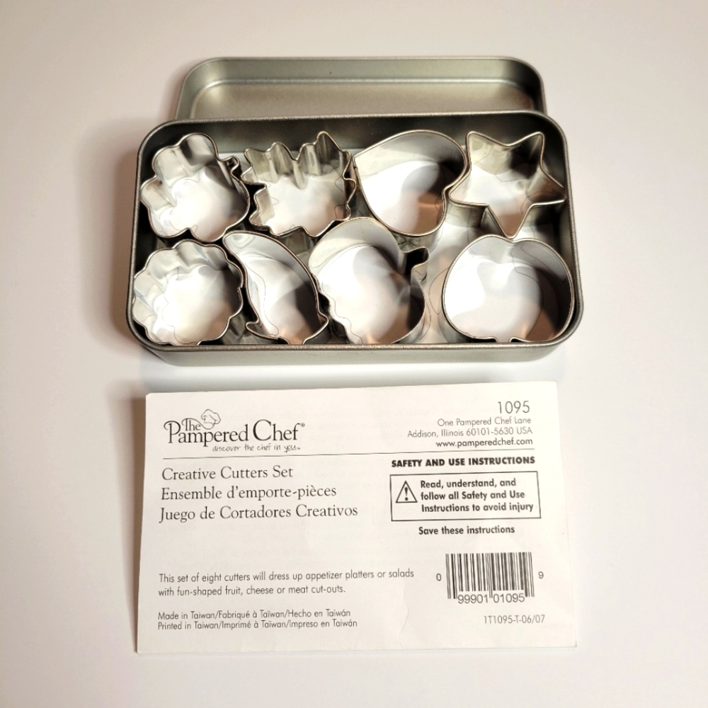 Pampered Chef Mini Creative Cutters Set #1095 ~ Set of 8 in Storage Tin